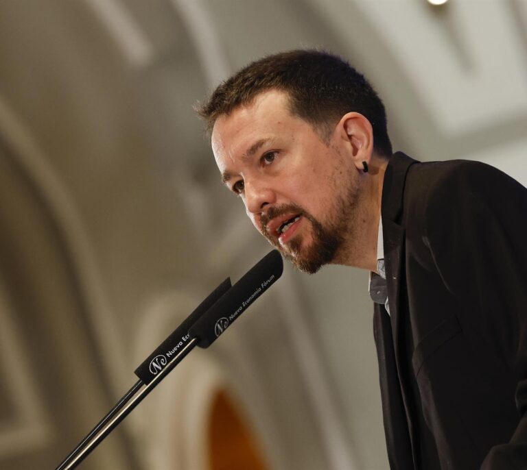 Iglesias arremete contra Page: "El PSOE se equivoca al apostar por figuras de derechas"