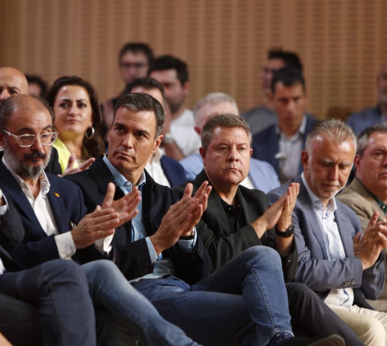Page echa leña al fuego dentro del PSOE: "Nos llevaron a Zaragoza solo para aplaudir"