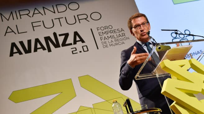 El presidente del PP, Alberto Núñez Feijóo, interviene durante la conferencia inaugural de la segunda edición de 'Avanza', el foro de Empresa Familiar de Murcia.