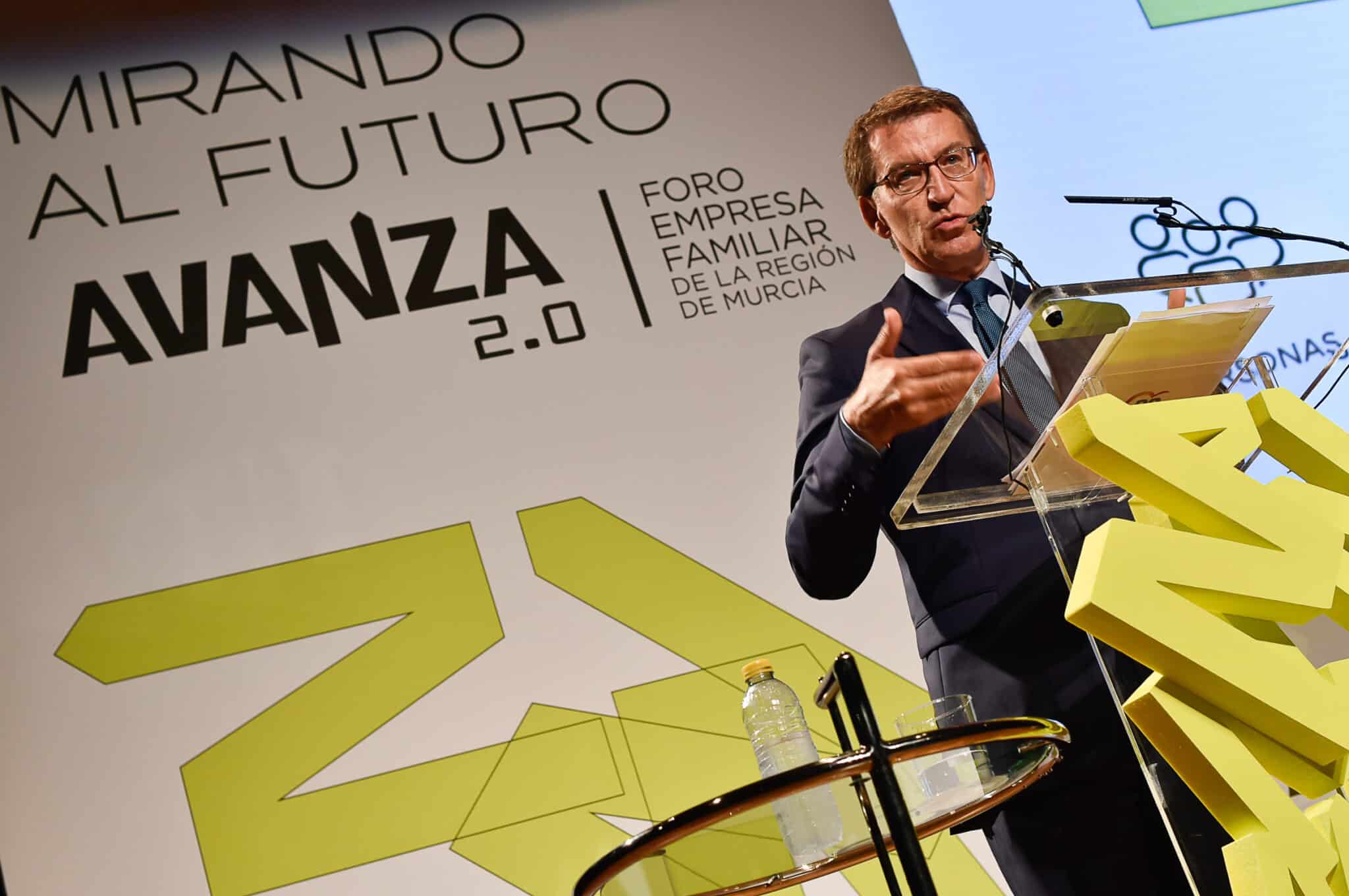 El presidente del PP, Alberto Núñez Feijóo, interviene durante la conferencia inaugural de la segunda edición de 'Avanza', el foro de Empresa Familiar de Murcia.