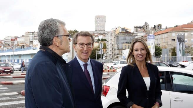 El presidente del Partido Popular, Alberto Núñez Feijóo, llega a una reunión con miembros del sector pesquero español, representado por CEPESCA, en la sede de la Cooperativa de Armadores de Pesca del Puerto de Vigo El presidente del Partido Popular, Alberto Núñez Feijóo, llega a una reunión con miembros del sector pesquero español, representado por CEPESCA, en la sede de la Cooperativa de Armadores de Pesca del Puerto de Vigo