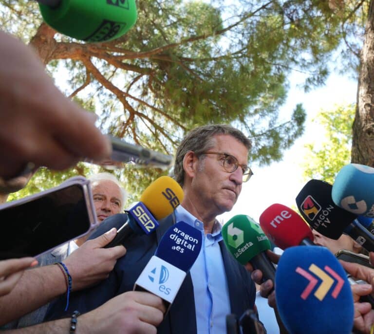 Feijóo propone un cheque de 200 euros para estudiantes y guarderías gratuitas
