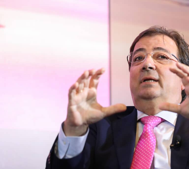 Fernández Vara anuncia una propuesta con la mayor bajada de precios públicos en Extremadura