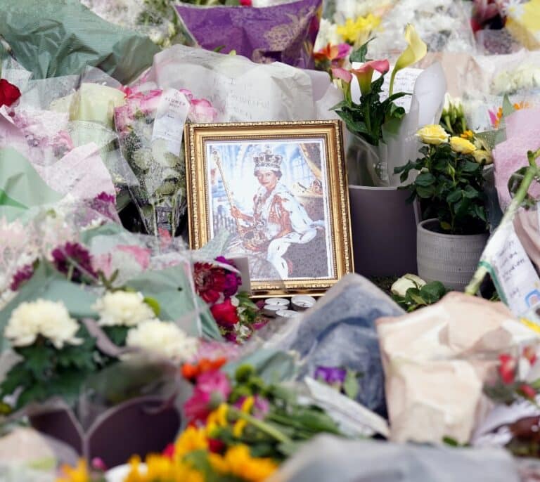 Inglaterra llora a su Reina: así se vive la muerte de Isabel II