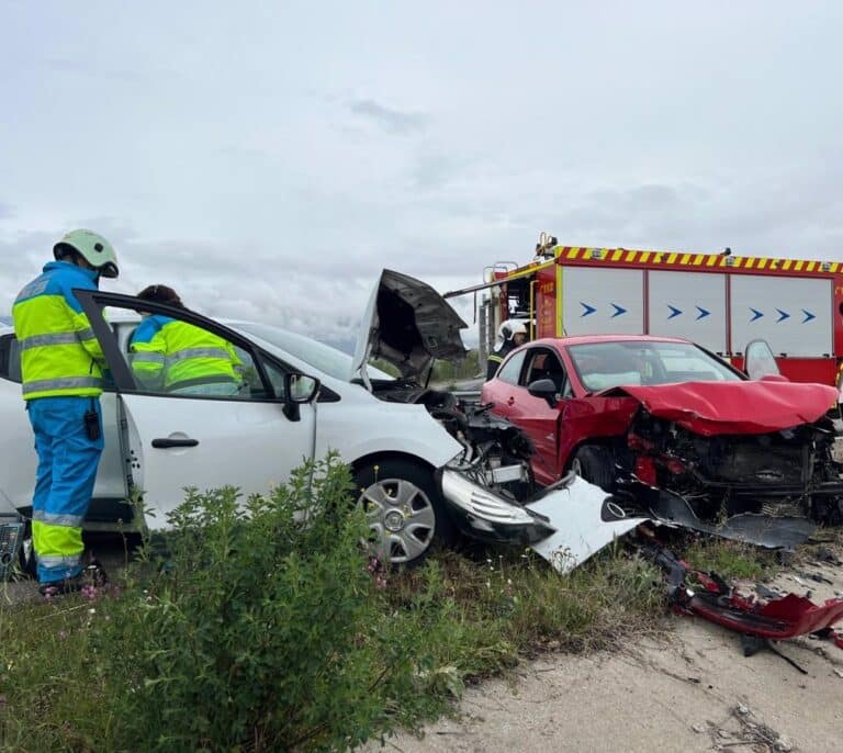 Fallecen tres motoristas tras colisionar un turismo y dos motos en Lleida