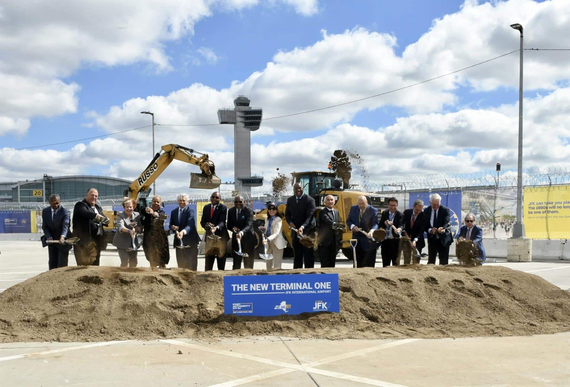 Acto de colocación de la primera piedra de la New Terminal One.