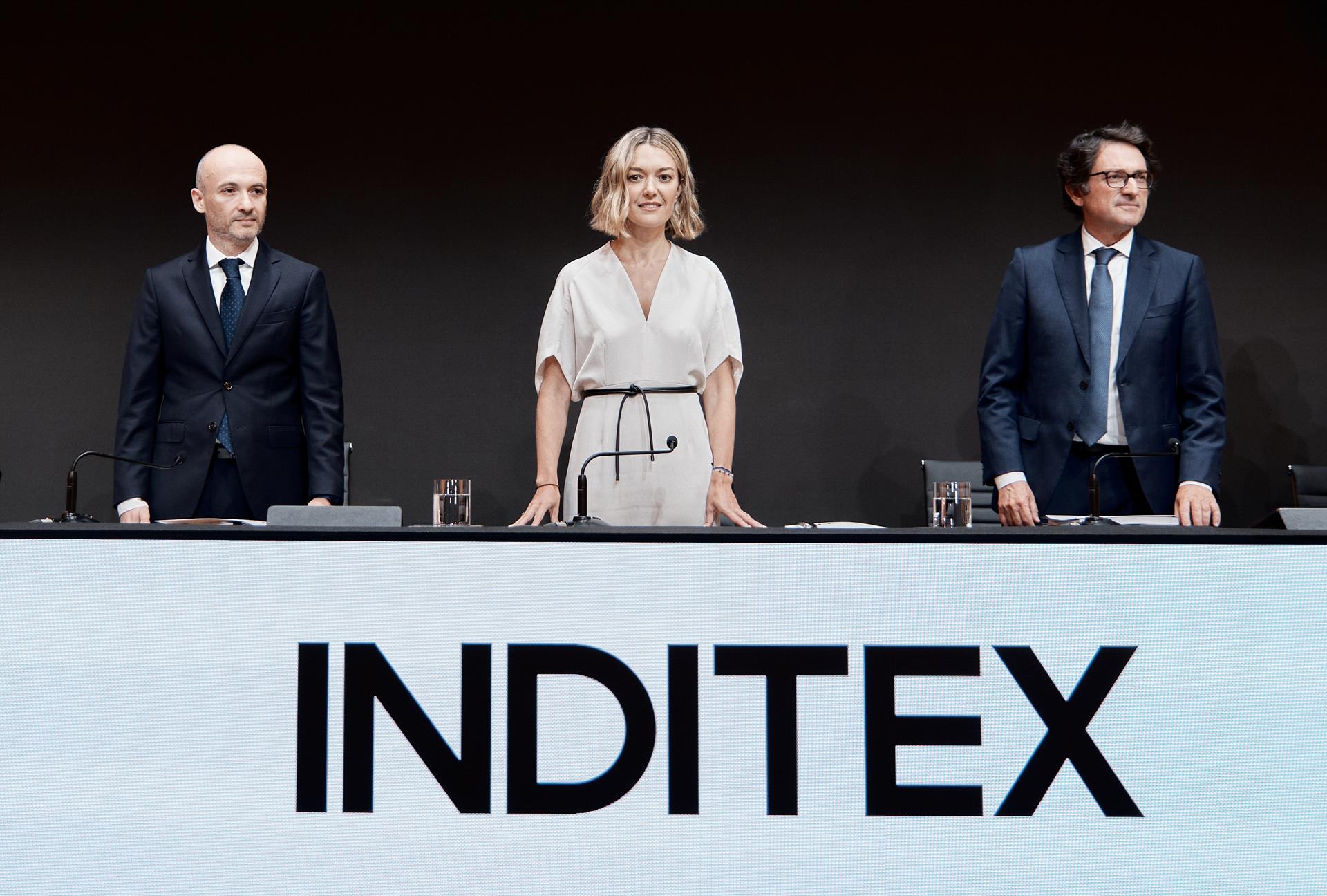 a presidenta de Inditex, Marta Ortega y el consejero Oscar García Maceiras en la Junta General de Accionistas de la compañía.
