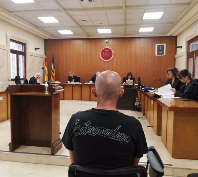 El acusado de intentar matar a su pareja en Palma dijo a la Policía tras ser detenido: "La pena es que no la he matado"