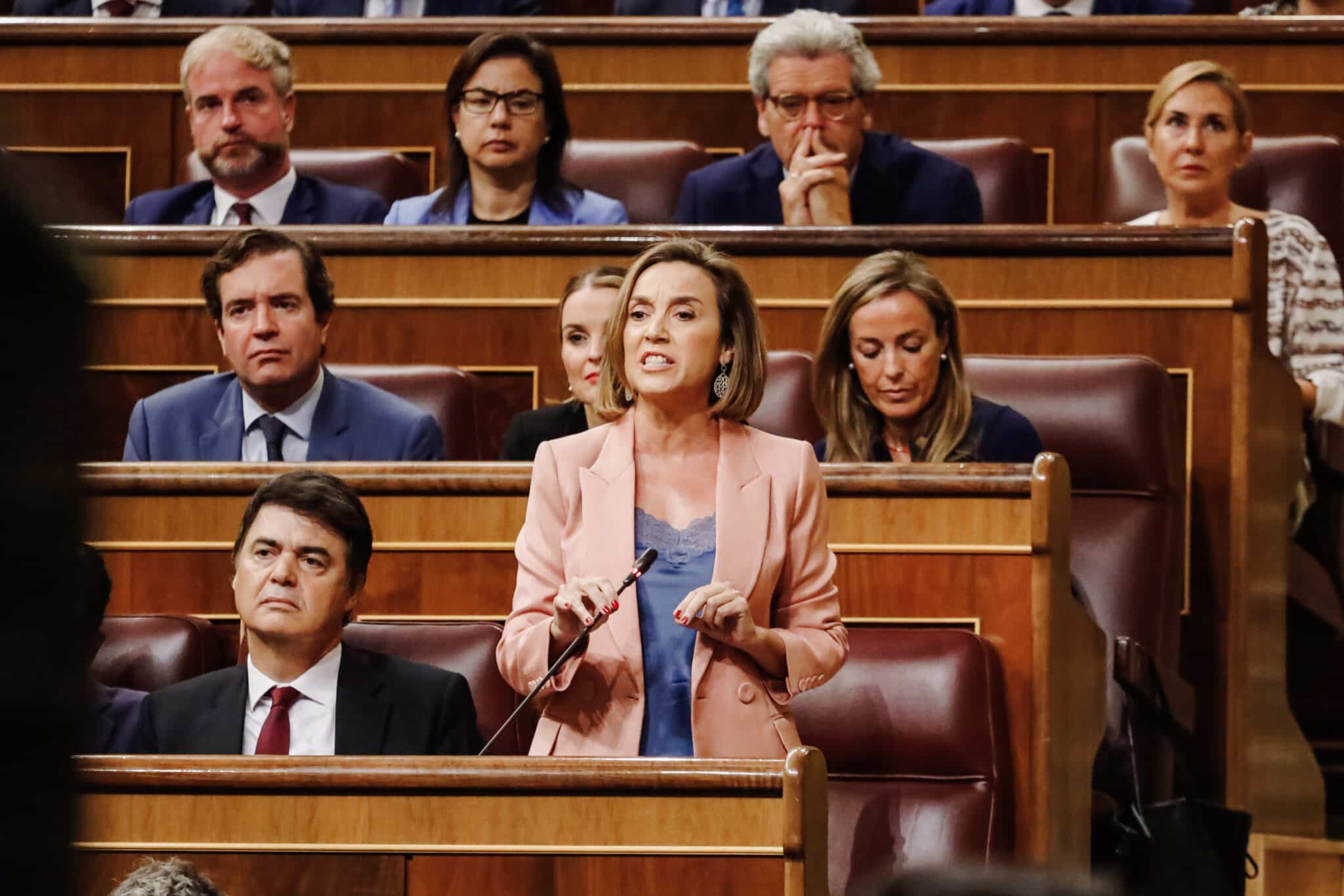 La secretaria general del Partido Popular, Cuca Gamarra, interviene durante una sesión plenaria en el Congreso de los Diputados.