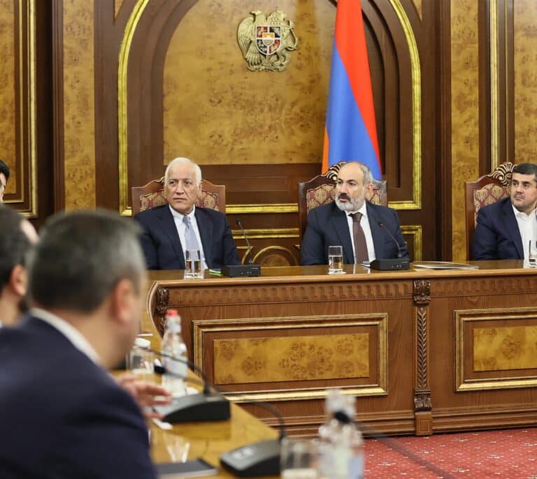 Armenia, contra la mini-OTAN de Putin: "La esperanza de que nos proteja ha desaparecido"