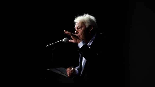 El expresidente del Gobierno Felipe González interviene durante la presentación del archivo sonoro de la fundación Felipe González, en el Ateneo de Madrid