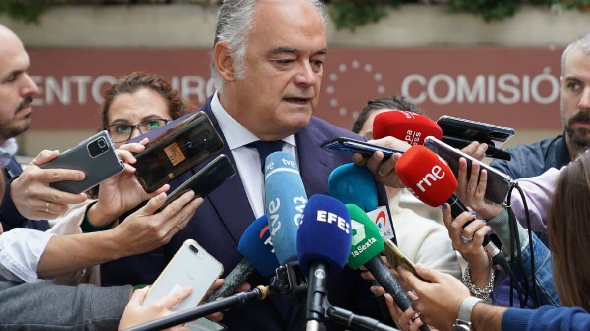 El vicesecretario de Acción Institucional, Esteban González Pons, después de su reunión con el comisario de Justicia, Didier Reynders, para tratar el bloqueo del Poder Judicial