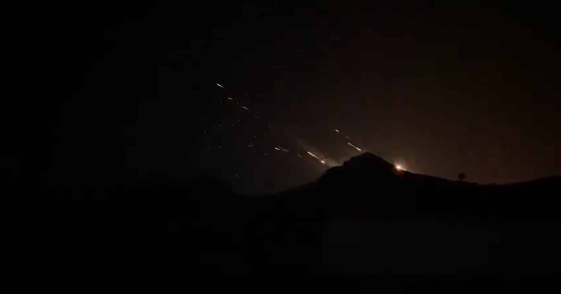 Bombardeos intensos en la frontera entre Armenia y Azerbaiyán, esta madrugada.