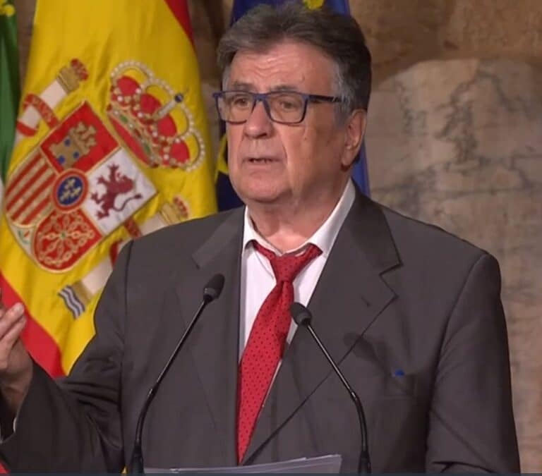 Luis Landero llama "canallas" a los políticos por "la burla" del tren de Extremadura