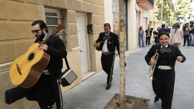 Mariachis, este jueves, en la sede de Junts per Catalunya.