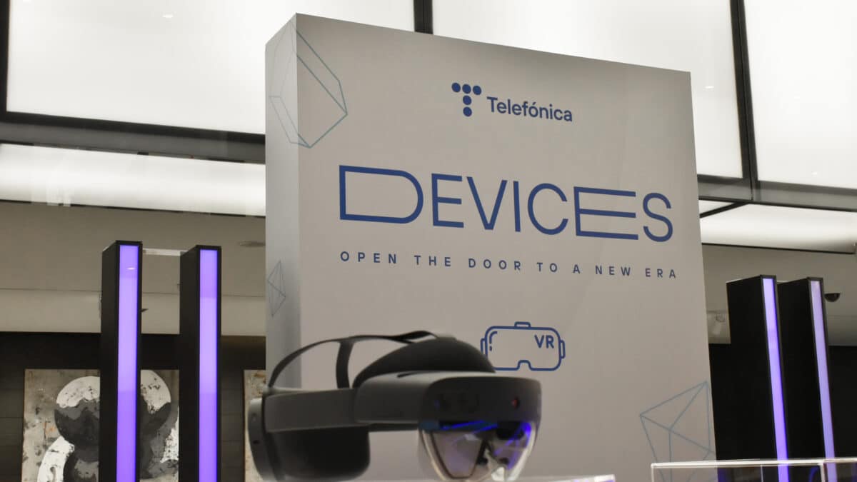 Imagen de unas gafas de realidad virtual en la presentación del mevaterse day de Telefónica