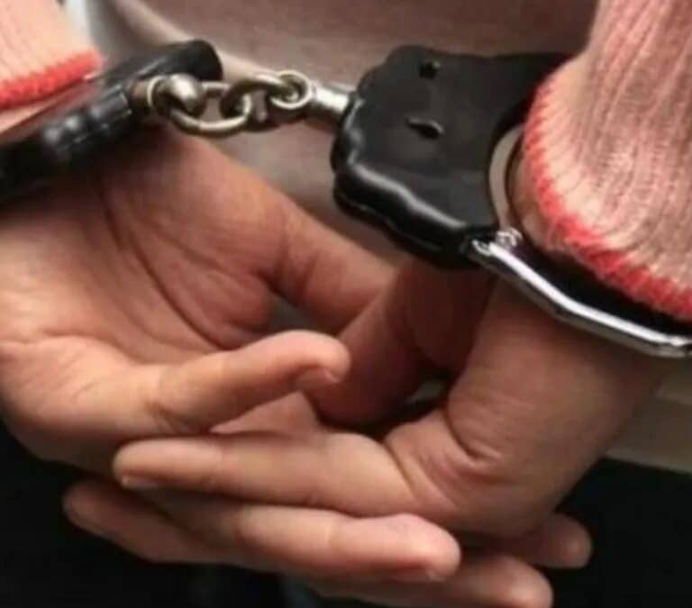 Una mujer asesina a su hija para evitar que desvele sus infidelidades