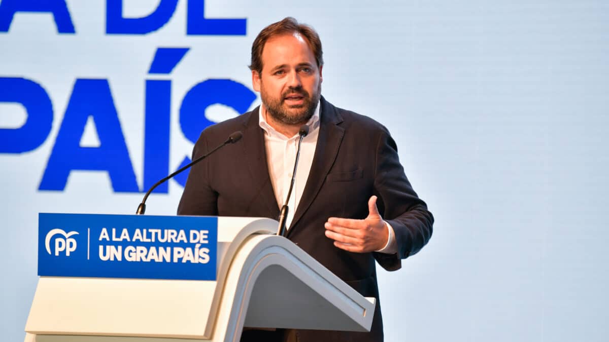 El presidente del PP de Castilla-La Mancha, Paco Núñez, interviene en la clausura de la interparlamentaria del PP celebrada en Toledo