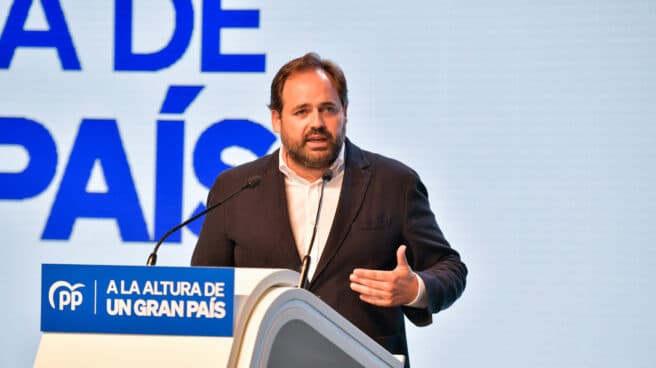 El presidente del PP de Castilla-La Mancha, Paco Núñez, interviene en la clausura de la interparlamentaria del PP celebrada en Toledo
