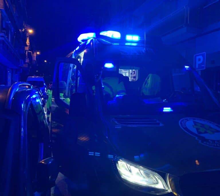 Una mujer da a luz en plena calle en Madrid ayudada por su marido
