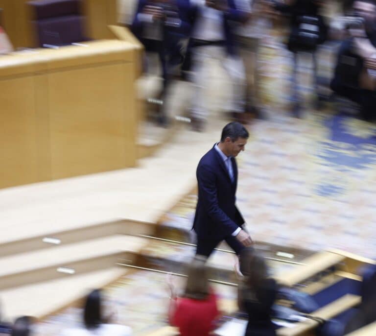 El desigual 'cara a cara' de Sánchez y Feijóo en el Senado: 130 minutos contra 27