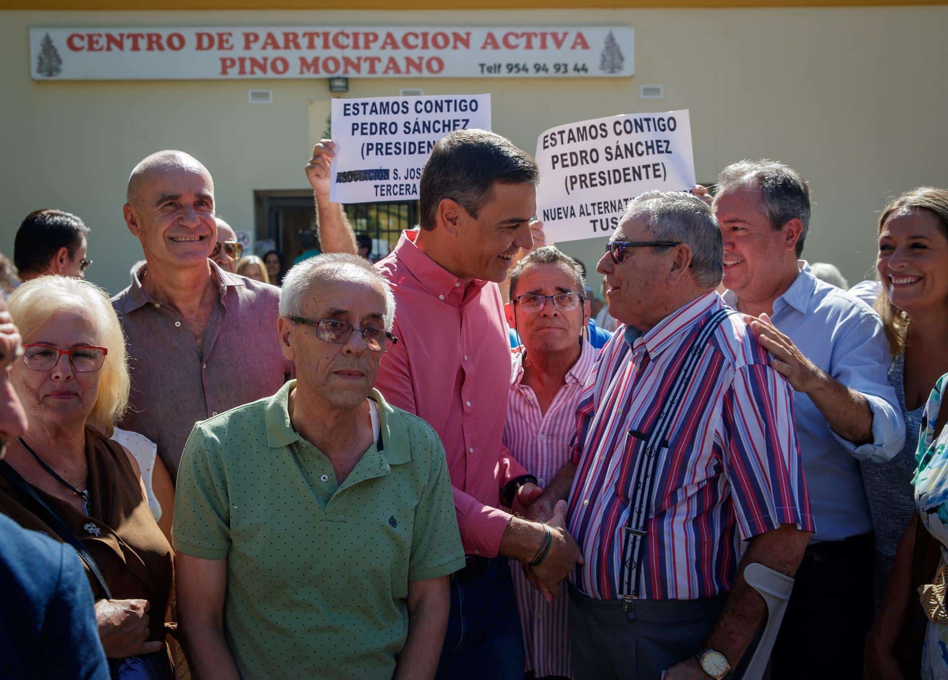 Pedro Sánchez, a su llegada a un acto en Pino Montano (Sevilla).