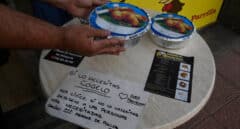 Sanidad podría sancionar al asador que regala pollos asados en Huércal (Almería)