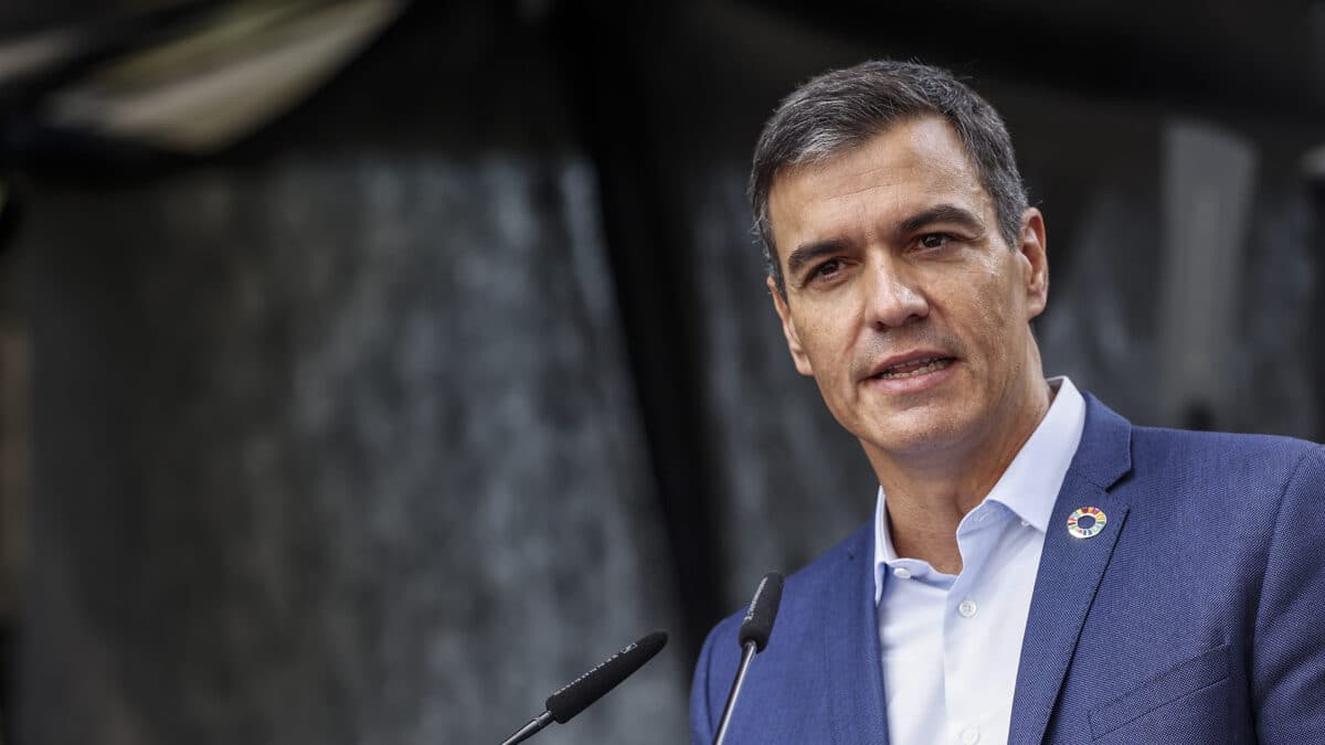 El presidente del Gobierno, Pedro Sánchez, interviene durante el Festival X aniversario de elDairio.es, en la Plaza del Ayuntamiento de Valencia