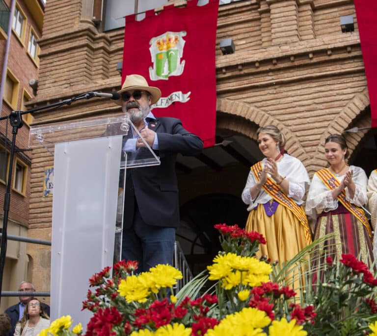Resines, protagonista de una fiesta de la vendimia de Cariñena marcada por el rechazo a las renovables