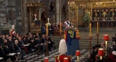 Don Felipe y don Juan Carlos, funeral en sofá de escay