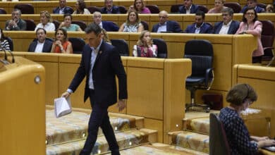 Sánchez califica a Feijóo de "insolvente" y le ataca con argumentos de Podemos