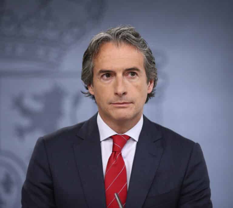 El PP niega que Feijóo quiera al exministro De la Serna como candidato en Cantabria