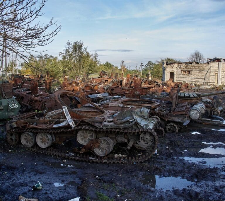 Rodeados en Lyman: Rusia afronta otra catástrofe en el Donbás mientras Putin anuncia la anexión