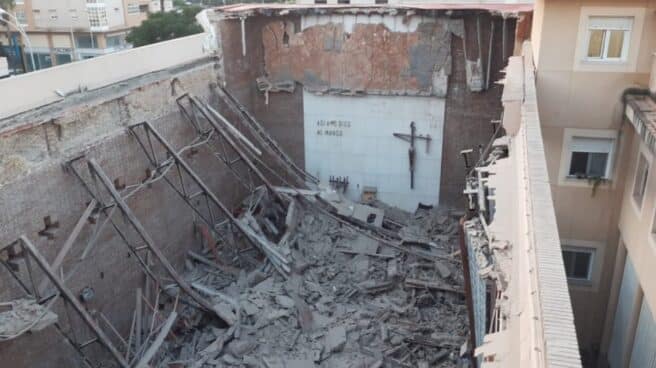 techo-colegio-cadiz Derrumbe del techo de la Iglesia de las Esclavas en Cádiz