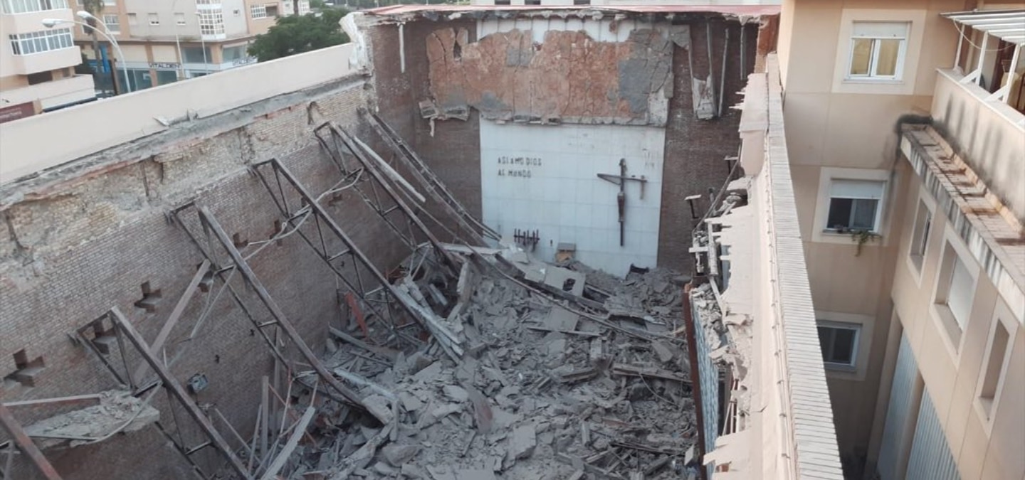 Derrumbe del techo de la Iglesia de las Esclavas en Cádiz