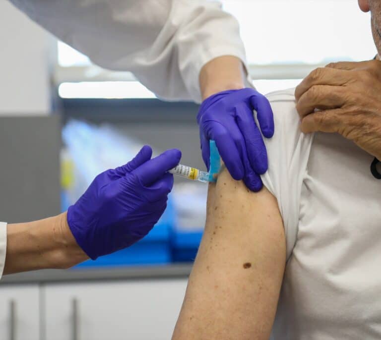 Dos estudios asocian la vacuna de la gripe con menos ictus e infartos