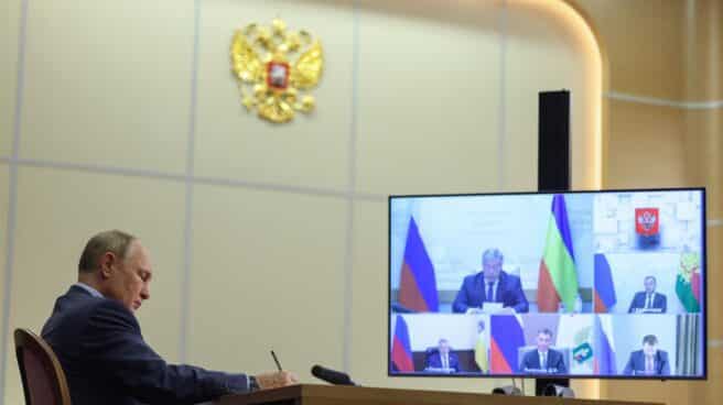 Vladimir Putin, durante una reunión de trabajo este martes. Vladimir Putin, durante una reunión de trabajo este martes.