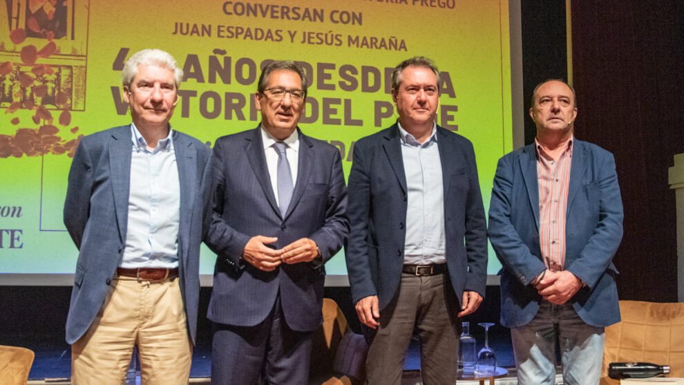 Casimiro García-Abadillo, Antonio Pulido, Juan Espadas y Jesús Maraña, en el Teatro Cajasol de Sevilla.