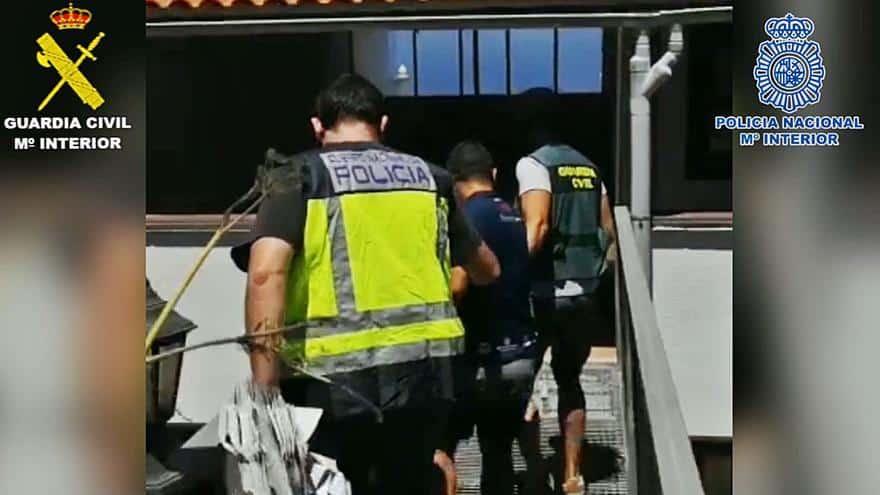 La Guardia Civil detiene a una treintena de personas en Sevilla por usar a menores en patinete para vender droga