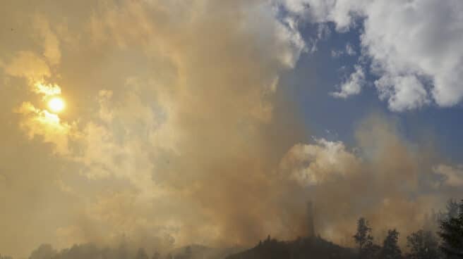 Un incendio avanza en Bizkaia y el Gobierno activa el plan de emergencias