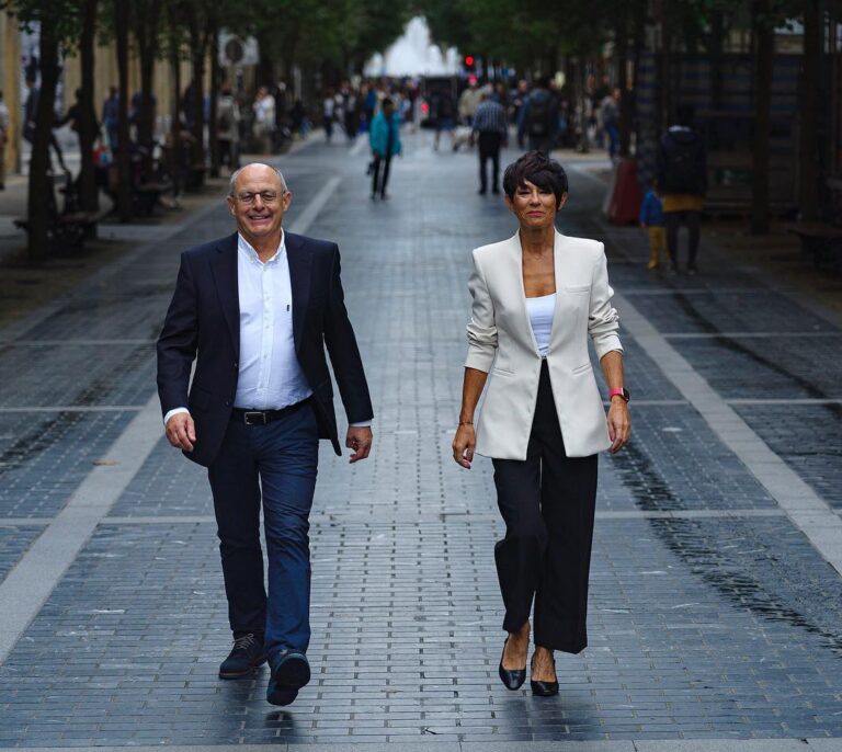 Del pasamontañas al traje y chaqueta, una década de mutación electoral en EH Bildu