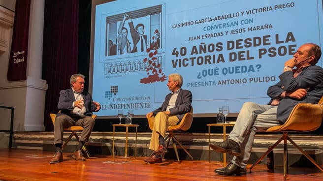 Juan Espadas, Casimiro García-Abadillo y Jesús Maraña, en un momento del acto celebrado en la Fundación Cajasol.