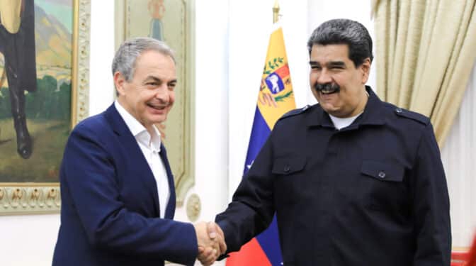Zapatero se reúne con Maduro y Delcy Rodríguez en Caracas
