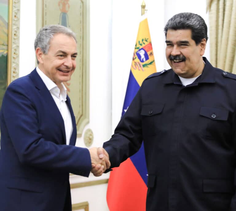Zapatero se reúne con Maduro y Delcy Rodríguez en Caracas
