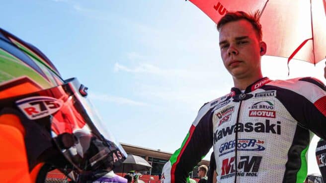 Muere la madre del piloto de motociclismo Victor Steeman de un paro cardíaco, dos días después que su hijo El piloto Victor Steeman se prepara para una carrera