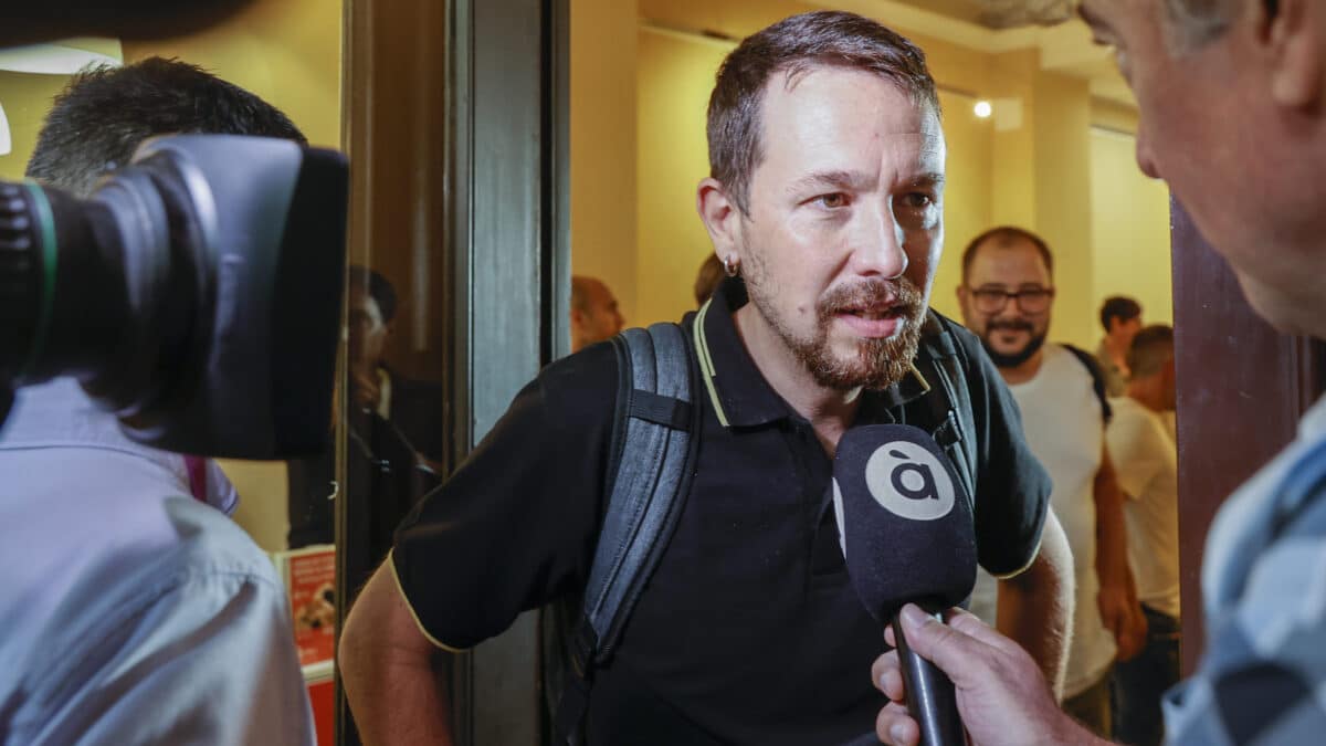 El exvicepresidente del Gobierno y exlíder de Podemos, Pablo Iglesias a su llegada al acto de presentación del libro