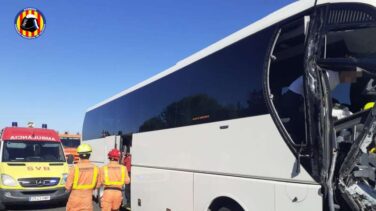 18 heridos en un accidente entre un autobús y un camión en la A-7 en Valencia