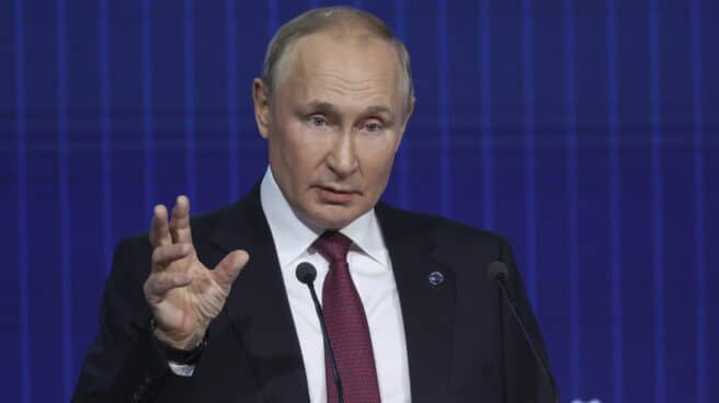 Putin interviene en un club de debate en Moscú.