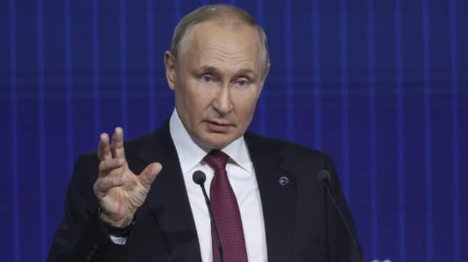 Putin interviene en un club de debate en Moscú. Putin interviene en un club de debate en Moscú.