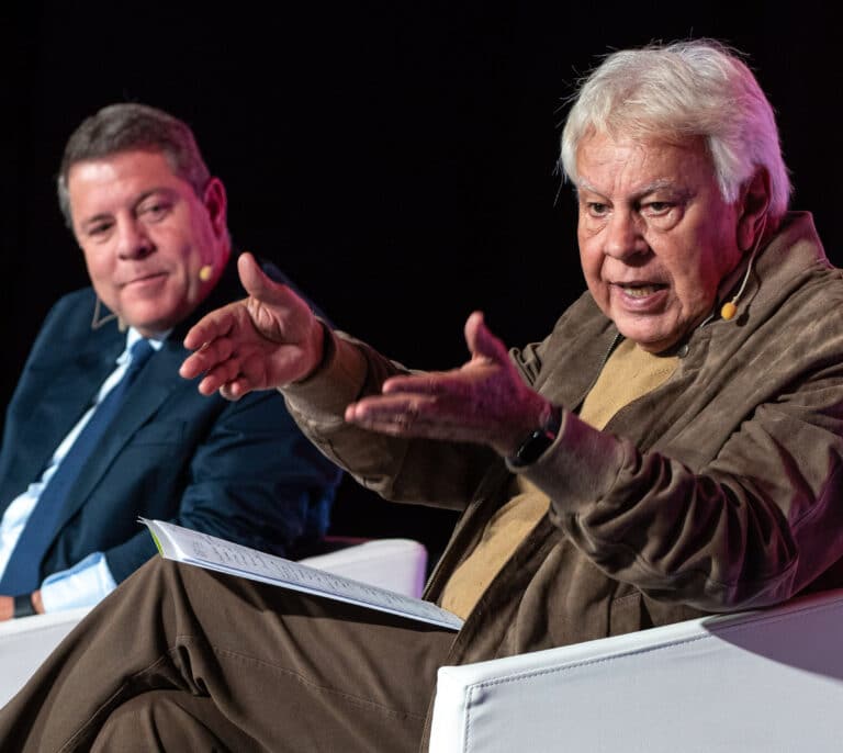 Así contesta Felipe González a los que le señalan "de derechas"